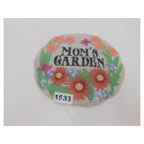 NEW RESIN GARDEN STONE / WALL PLAQUE *MOM'S GARDEN