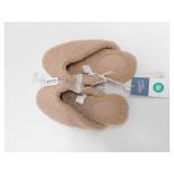 NEW WOMENS SLIPPERS *SIZE 10 *UNIVERSAL THREADS