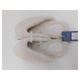 NEW WOMENS SLIPPERS *SIZE 10 *UNIVERSAL THREADS
