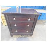 SHORT WOODEN DRESSER / NIGHTSTAND