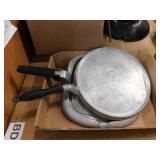 2 Wagner Sydney Vintage Pans