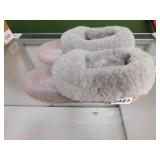 Womans Lands End size 6 Slippers