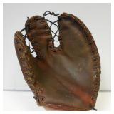 VINTAGE D&M TRAPPER MODEL BASEBALL GLOVE DG957