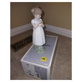 Vintage  Lladro Figurine 8021 Flowers For Mommy