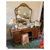 Vtg Vanity with 2 Footstools,  bring help to