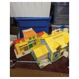 Fisher Price Play Family House and Little People