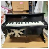 Toy Piano, needs repaired