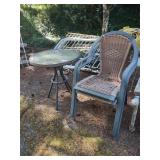 Table and 2 Chairs, needs tlc