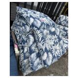 4 Outdoor Cushions and Side Table