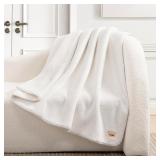 R$108 UGG Whitecap Plush Throw Blanket