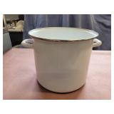 Enameled pot. 8x10.