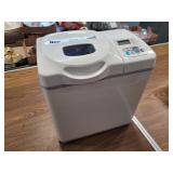 Toastmaster bread maker turns on