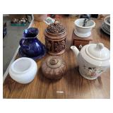Assorted decorative pieces