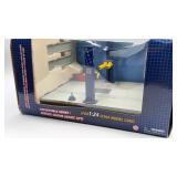 Service Center Magic Lift 1:24 NIB