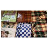 5 Round Tablecloths 60"