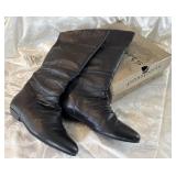 Passports 7M Flat Black Leather Boots