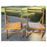 Folding Vintage Chairs Light Toned Wood Garage
