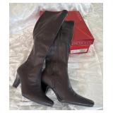 Aerosoles 7.5M Heeled Zip Boots in Brown
