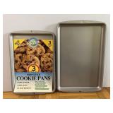 New Wilton 2-pc Non Stick Cookie Pans