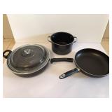 Non-Stick Cooking Set WearEver Lidded Skillet
