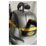 Stinger Wet/Dry Vac  Portable 2.5 Gal Shop