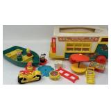 Fisher-Price Play Family Camper Set