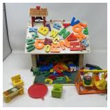 Vintage ABC Playhouse + AccessoriesMixed lot of