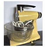 Sunbeam Mixmaster with Mixing Bowls