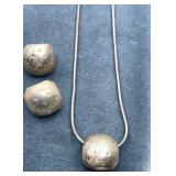 SS necklace & clip on earring set. 18" 18.4g