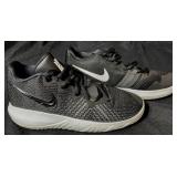 Nike Kyrie Flytrap Youth Basketball Shoes 5Y
