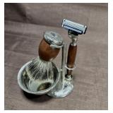 Gentlemanï¿½s Shaving Set With Stand