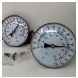 Wall-Mounted F&C Thermometers 4'