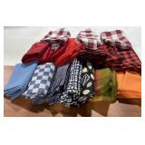 Lot Of 16 Decorative Table Linen & Fabric