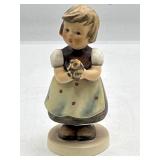 Hummel Girl w Flowers Figurine #257 5.25"