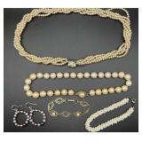 Vogue Faux Pearl Choker Baroque Pearl Earrings