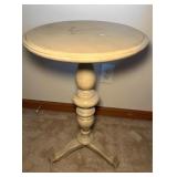 Round Pedestal Table 18x26"