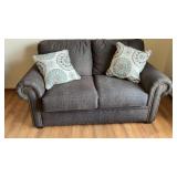 England Inc. 2256N Love Seat w Throw Pillows