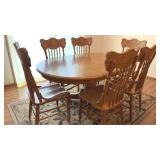 Oak Dining Room Table w 6 Chairs