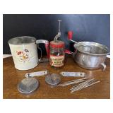 Vintage Kitchen Utensils & Gadgets