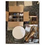Assorted kitchen items