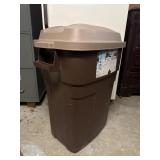 Rubbermaid Trash Can 30 Gallon Brown!