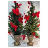 Two Christmas tree planters with red bows - 35ï¿½