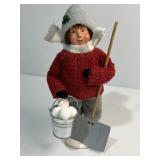Byers choice ltd - Carolers Boy with Snowballs