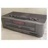 Emerson AK2745 AM/FM Stereo Clock Radio