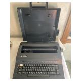 Smith Corona SE100 Electric Typewriter with Case