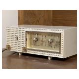 MCM 1958 Zenith A519W Tube Clock Radio