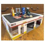 Model Service Station Diorama Set w/ Props