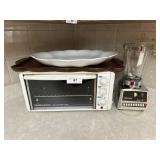 Osterizer blender, Hamilton Beach toaster, 2 servi