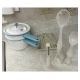 Blue & white enamel double stack, hot pad, Creatur