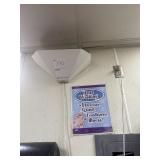 Black light flying insect catch light